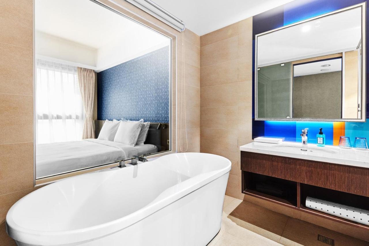 Holiday Inn Express Kaohsiung Love River, an IHG Hotel Exterior foto